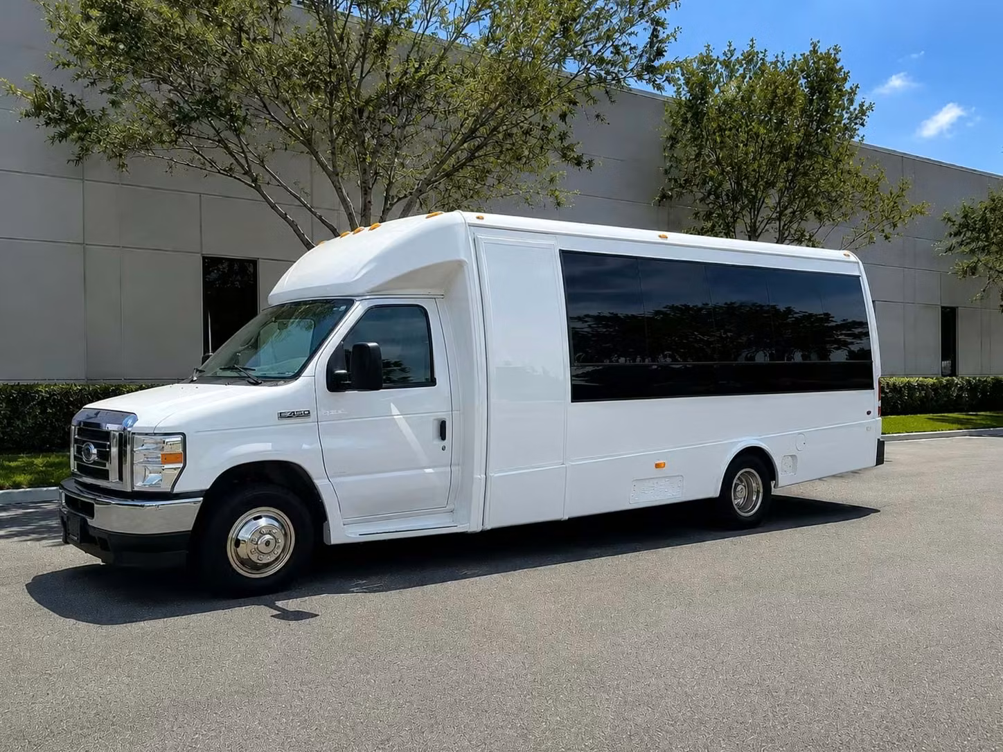atascadero 15 passenger minibus rental