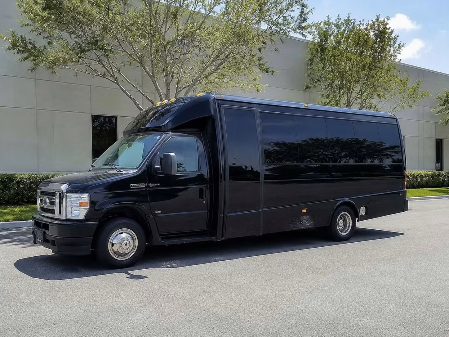 atascadero 18 passenger minibus rental